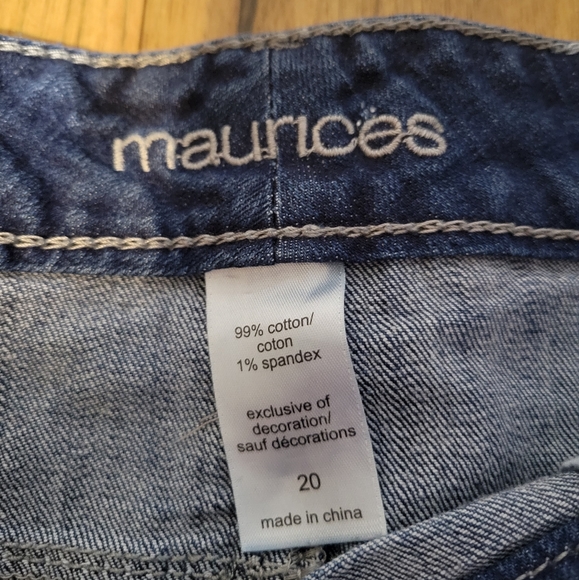 Maurices size 20 denim shorts with Aztec pattern on side & 4" inseam - Picture 2 of 7